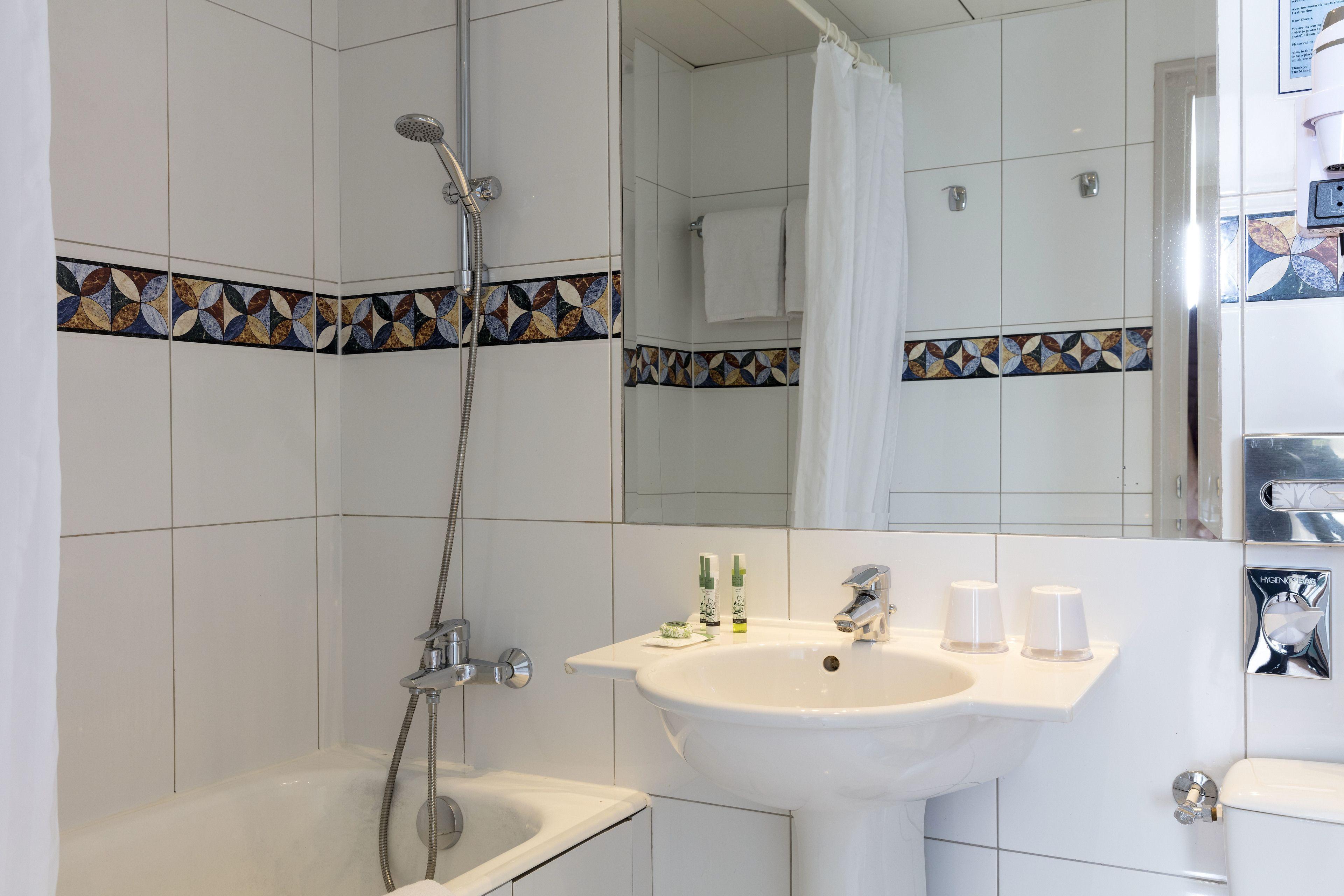 Leonardo Boutique Opera Paris