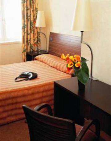 Leonardo Boutique Opera 4*