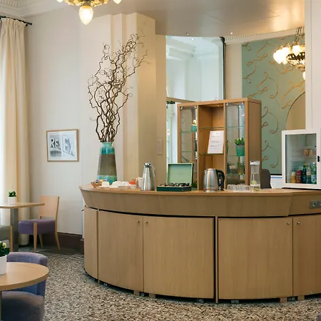 Leonardo Boutique Opera Parigi