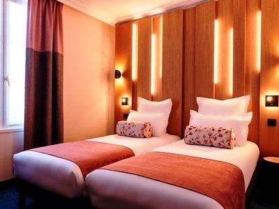 Leonardo Boutique Opera Paris