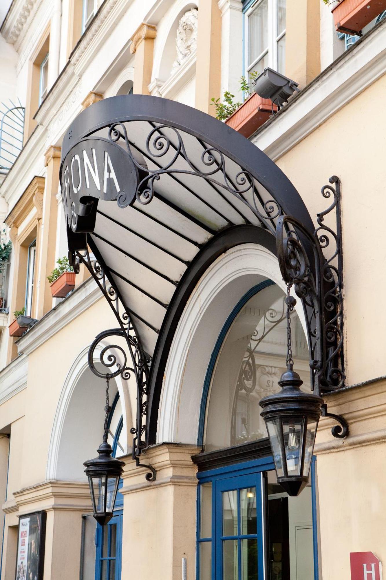 Leonardo Boutique Opera