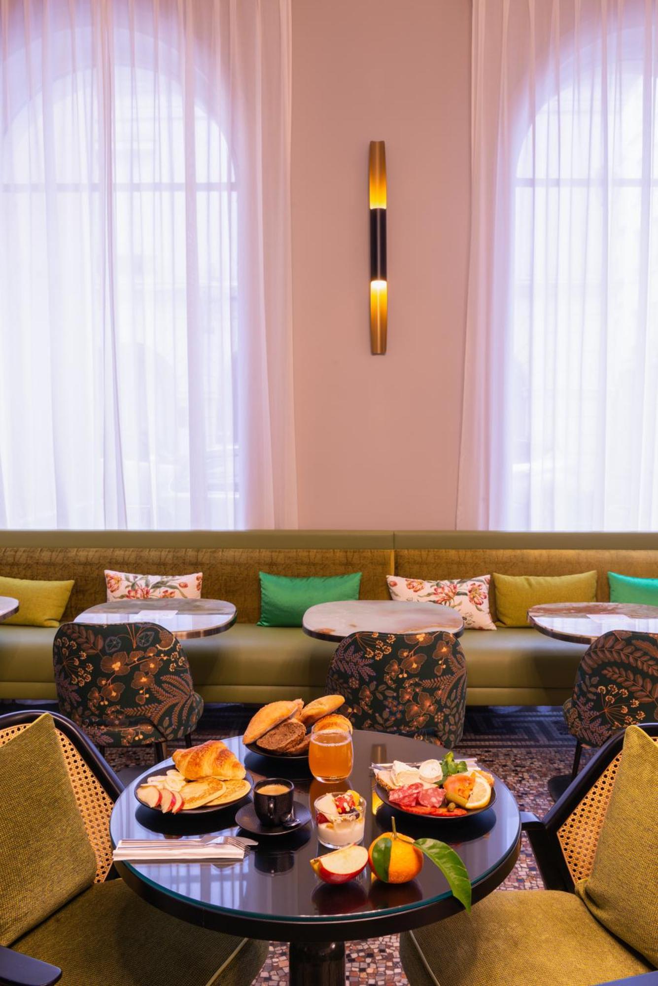 Hotel Leonardo Boutique Opera 4*