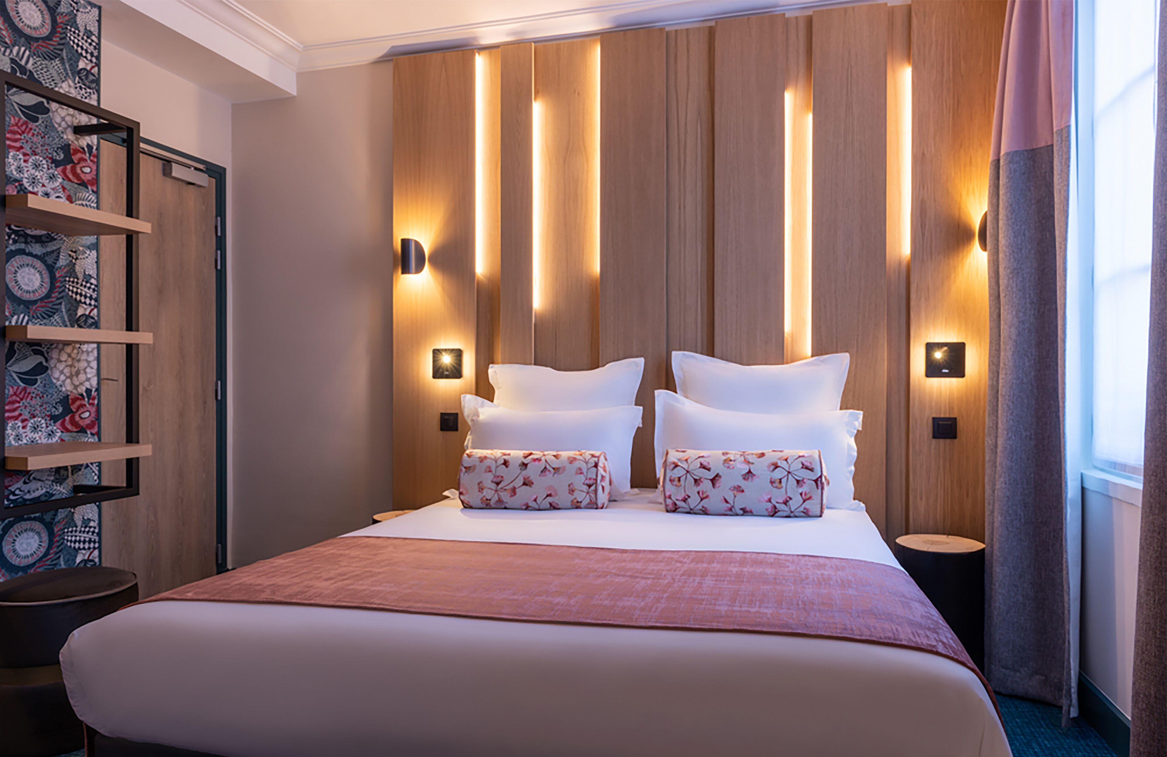 Leonardo Boutique Opera Paris