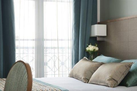 Leonardo Boutique Opera Paris