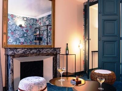 Leonardo Boutique Opera Paris